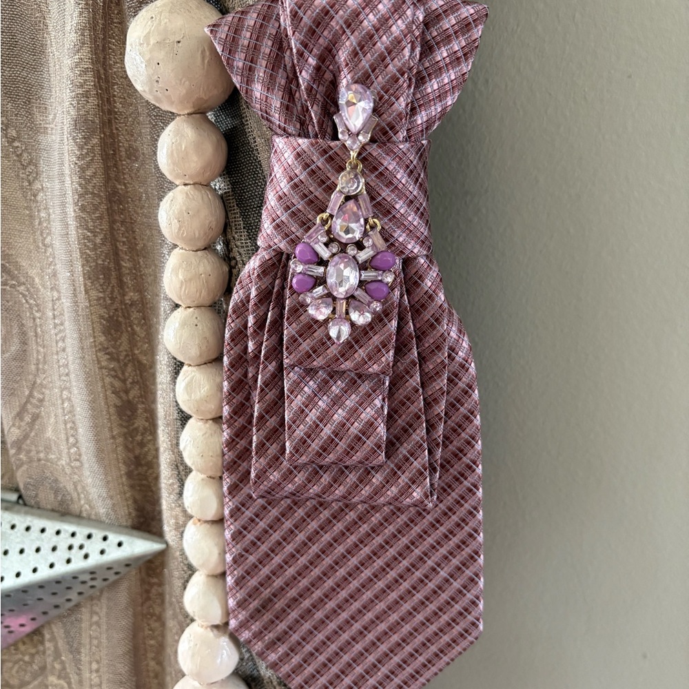 Mauve Plaid Stripe Silky Necklace Tie Necktie with Pink Purple Crystal Brooch